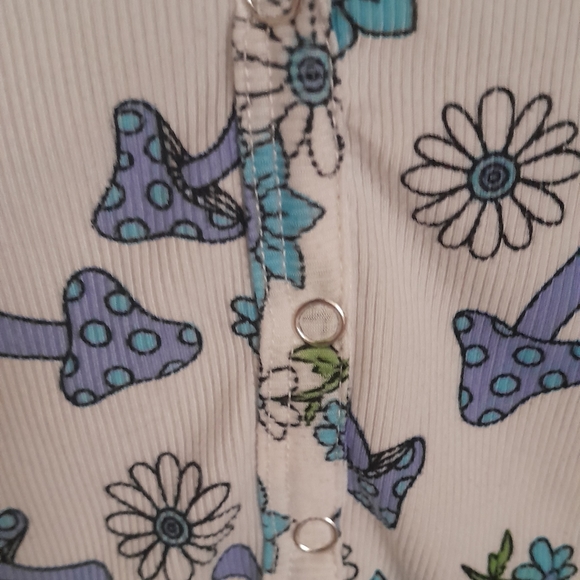 Rue21 Mushroom and Flower top - Picture 5 of 7